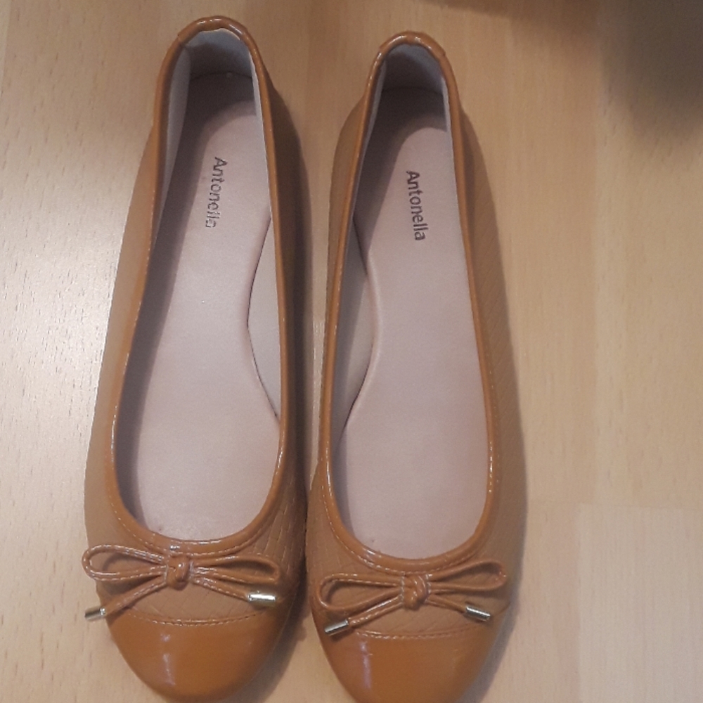 Antonella Flats Camel Color